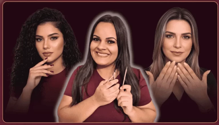 Três mulheres mostrando unhas para curso de manicure.